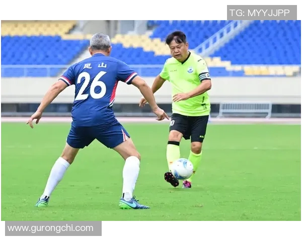 退役足球明星齐聚深圳展开友谊赛激情对决助力足球发展